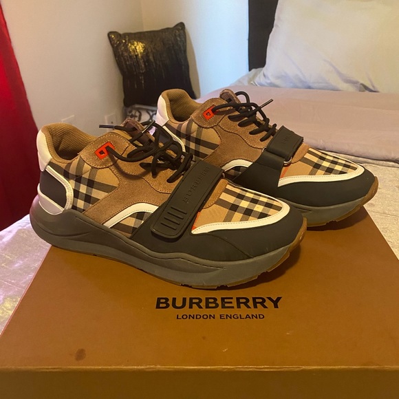 Worn twice to an event , in good condition - Picture 2 of 4